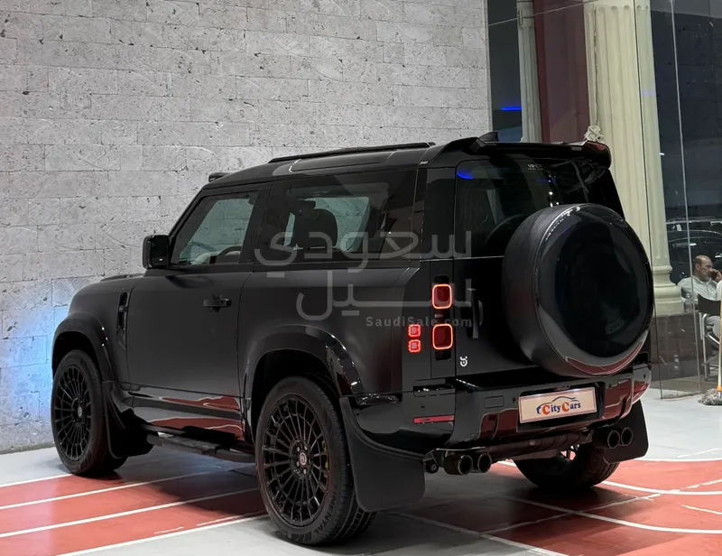 2023 لاند روفر ديفيندر 90