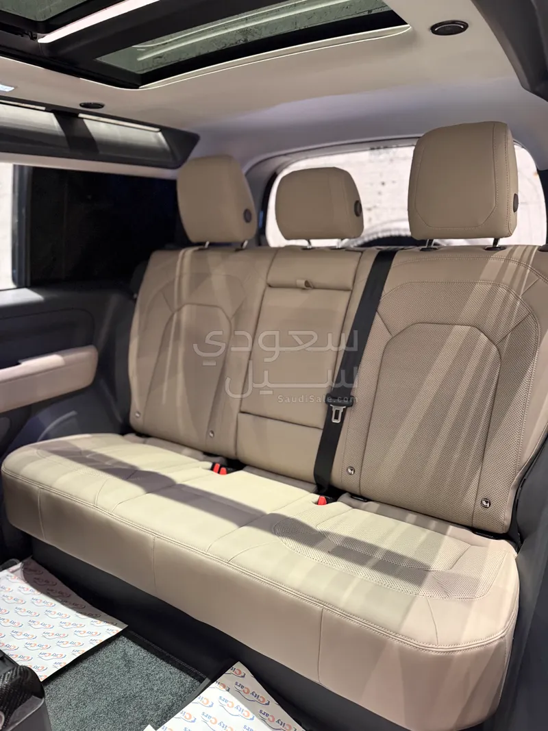 2023 لاند روفر ديفيندر 90