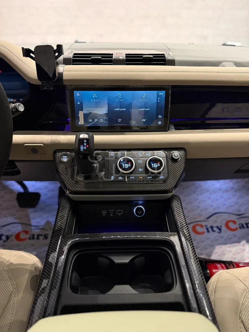 2023 لاند روفر ديفيندر 90