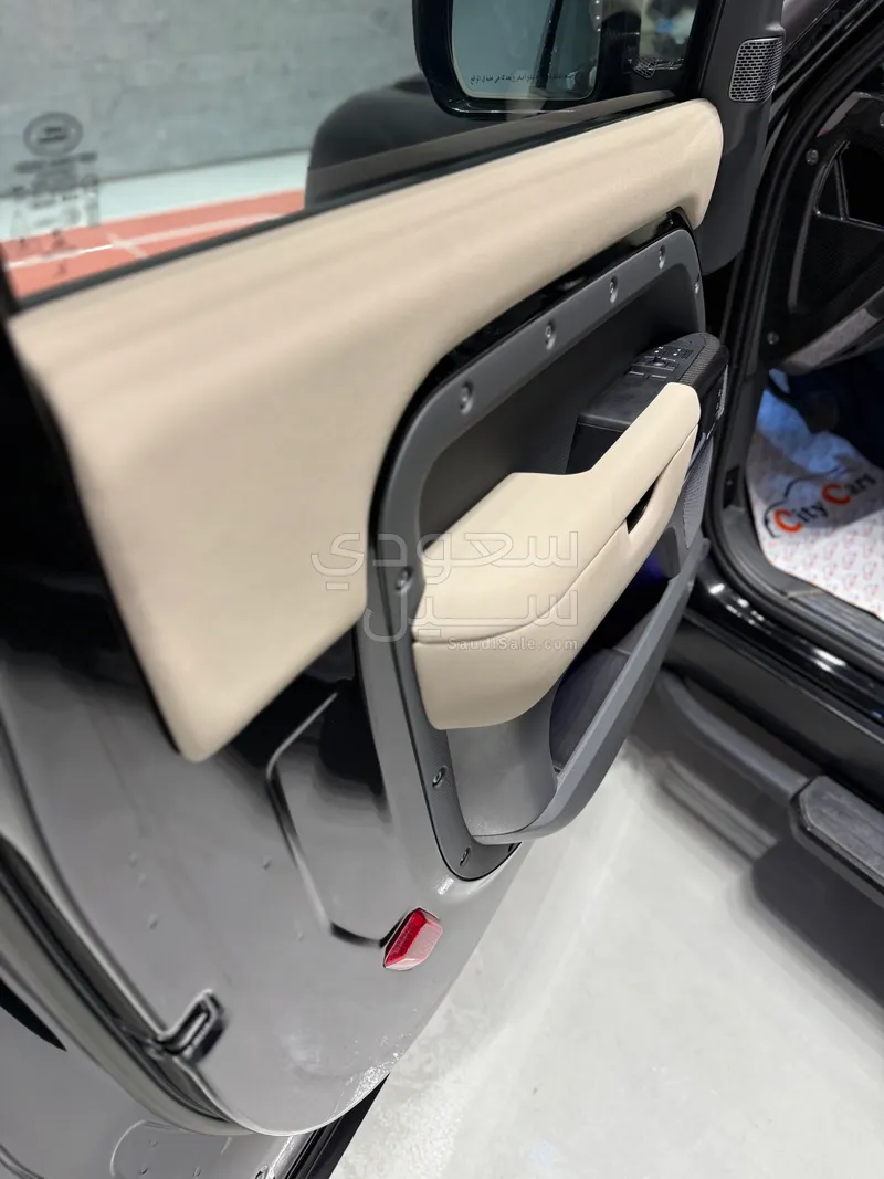 2023 لاند روفر ديفيندر 90