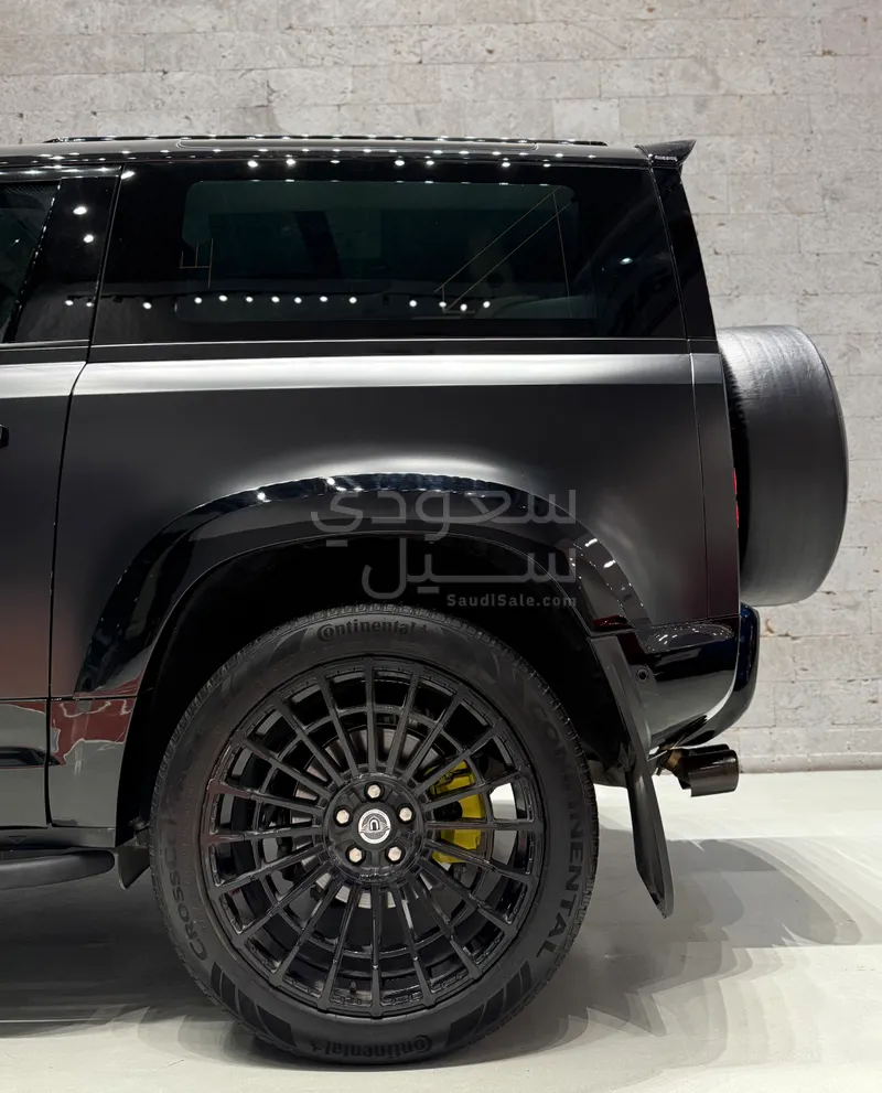 2023 لاند روفر ديفيندر 90