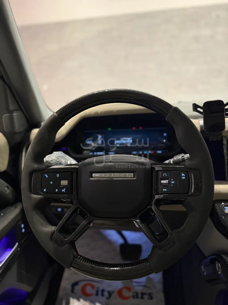 2023 لاند روفر ديفيندر 90