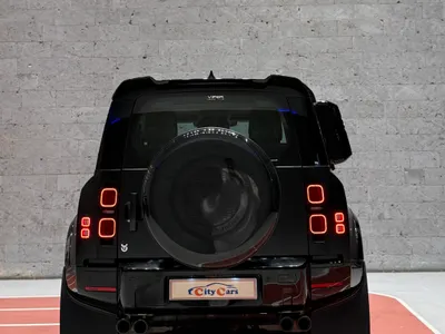 2023 لاند روفر ديفيندر 90