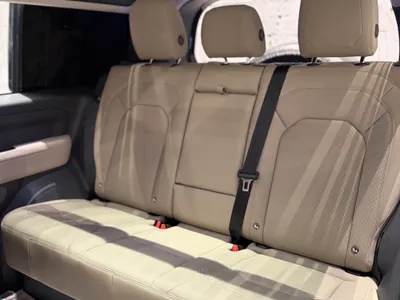 2023 لاند روفر ديفيندر 90