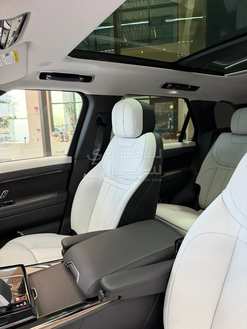 2025 لاند روفر رينج روفر سبورت اتش اس اي