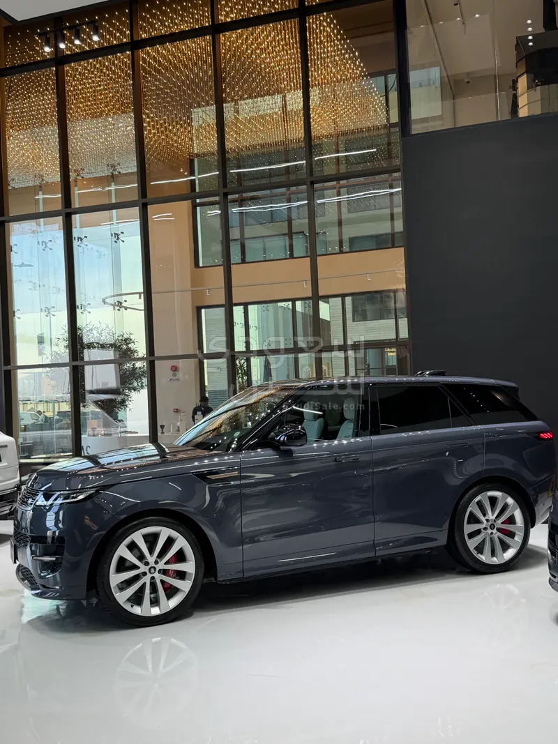 2025 لاند روفر رينج روفر سبورت اتش اس اي