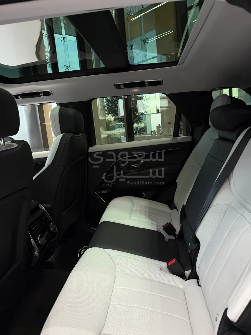 2025 لاند روفر رينج روفر سبورت اتش اس اي