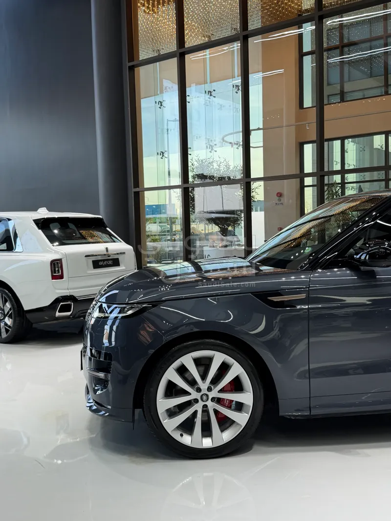 2025 لاند روفر رينج روفر سبورت اتش اس اي