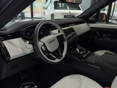 2025 لاند روفر رينج روفر سبورت اتش اس اي