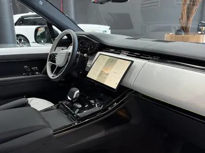 2025 لاند روفر رينج روفر سبورت اتش اس اي