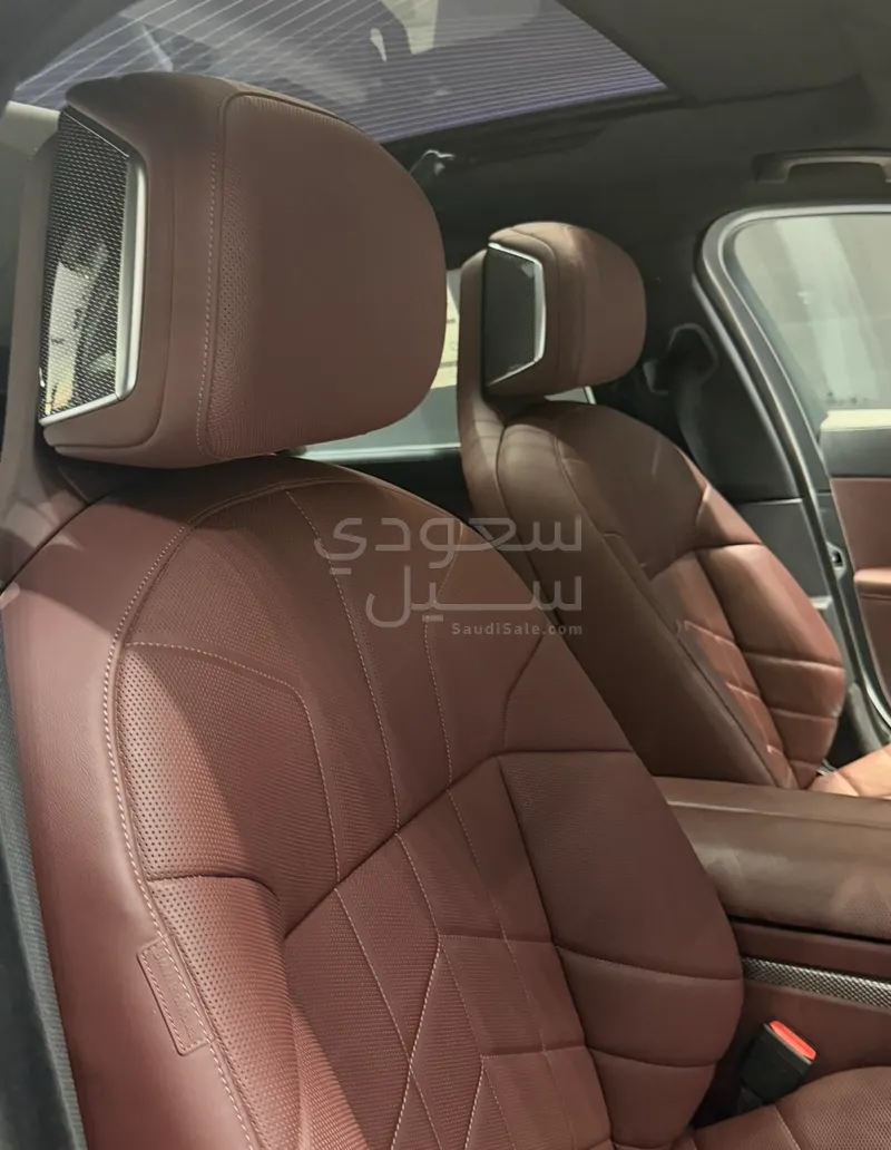 2025 بي ام دبليو الفئة السابعة 740أي