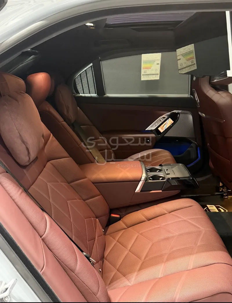 2025 بي ام دبليو الفئة السابعة 740أي