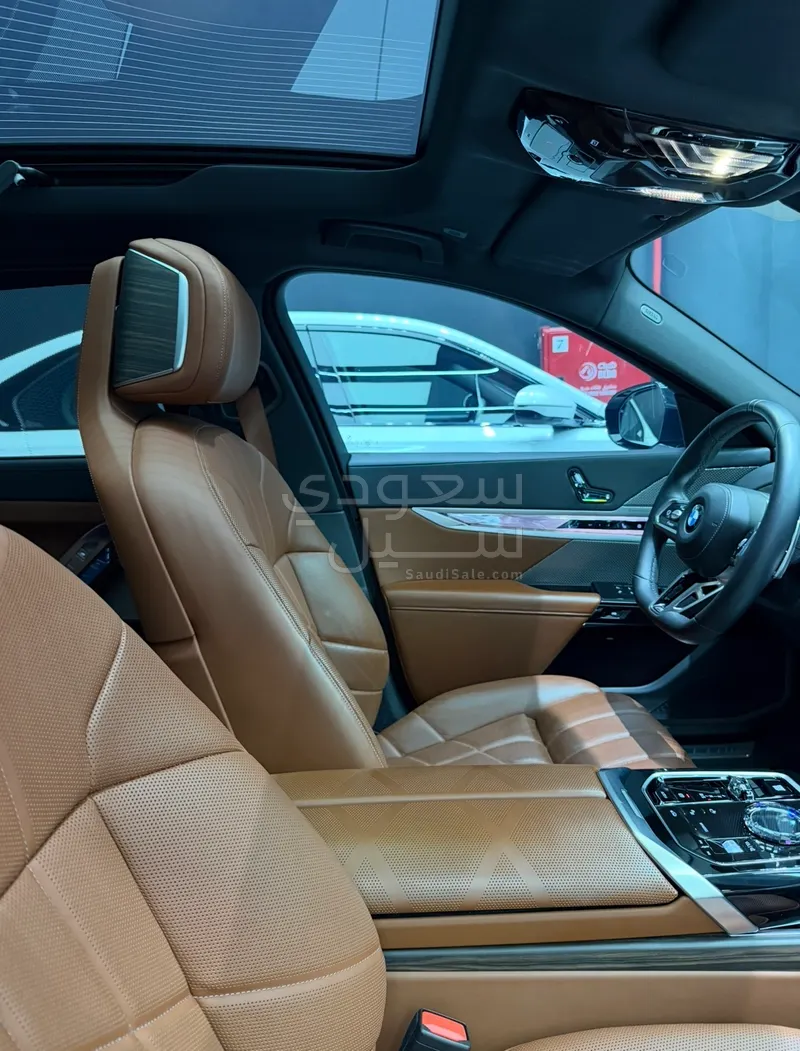 2025 BMW 7 Series 735i