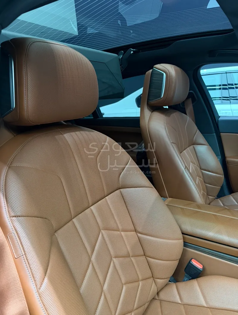 2025 BMW 7 Series 735i