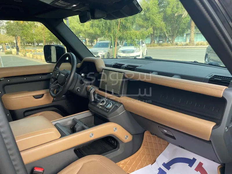 2025 لاند روفر ديفيندر