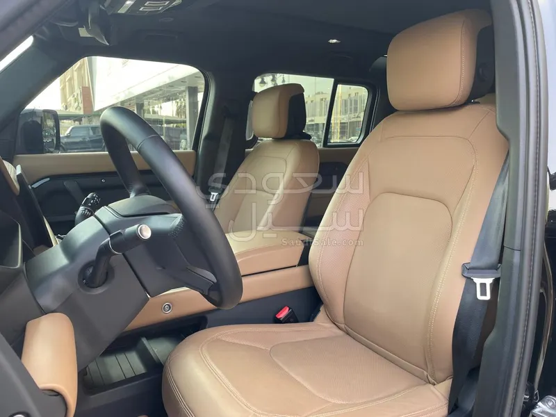 2025 لاند روفر ديفيندر