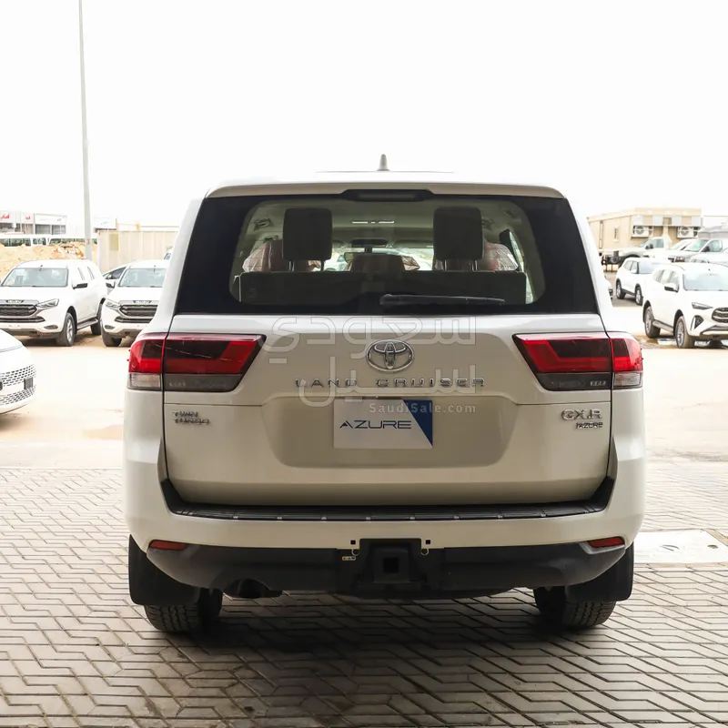 2025 تويوتا لاند كروزر جي اكس ار