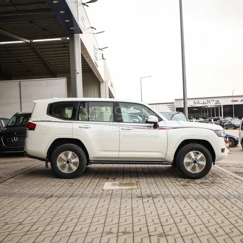 2025 تويوتا لاند كروزر جي اكس ار