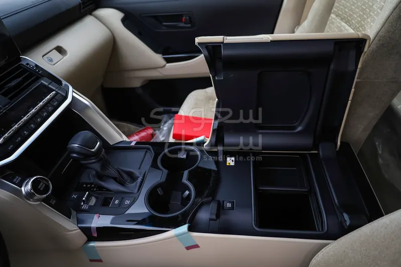 2025 تويوتا لاند كروزر جي اكس ار