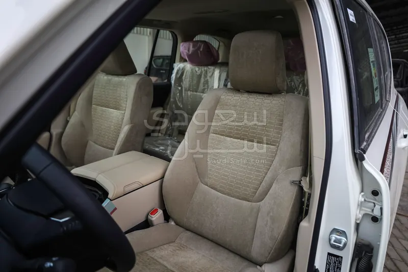 2025 تويوتا لاند كروزر جي اكس ار