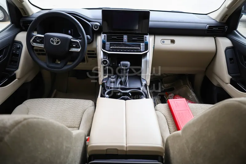 2025 تويوتا لاند كروزر جي اكس ار