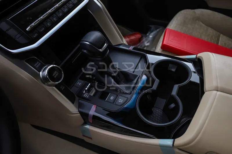 2025 تويوتا لاند كروزر جي اكس ار