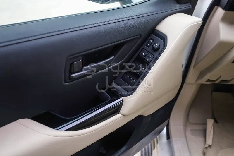 2025 تويوتا لاند كروزر جي اكس ار