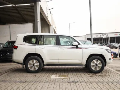 2025 تويوتا لاند كروزر جي اكس ار