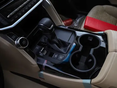 2025 تويوتا لاند كروزر جي اكس ار