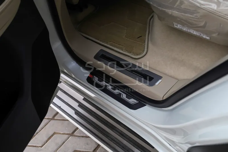 2026 تويوتا لاند كروزر جي اكس ار