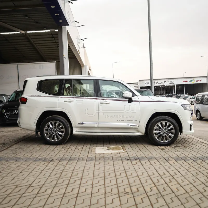 2026 تويوتا لاند كروزر جي اكس ار