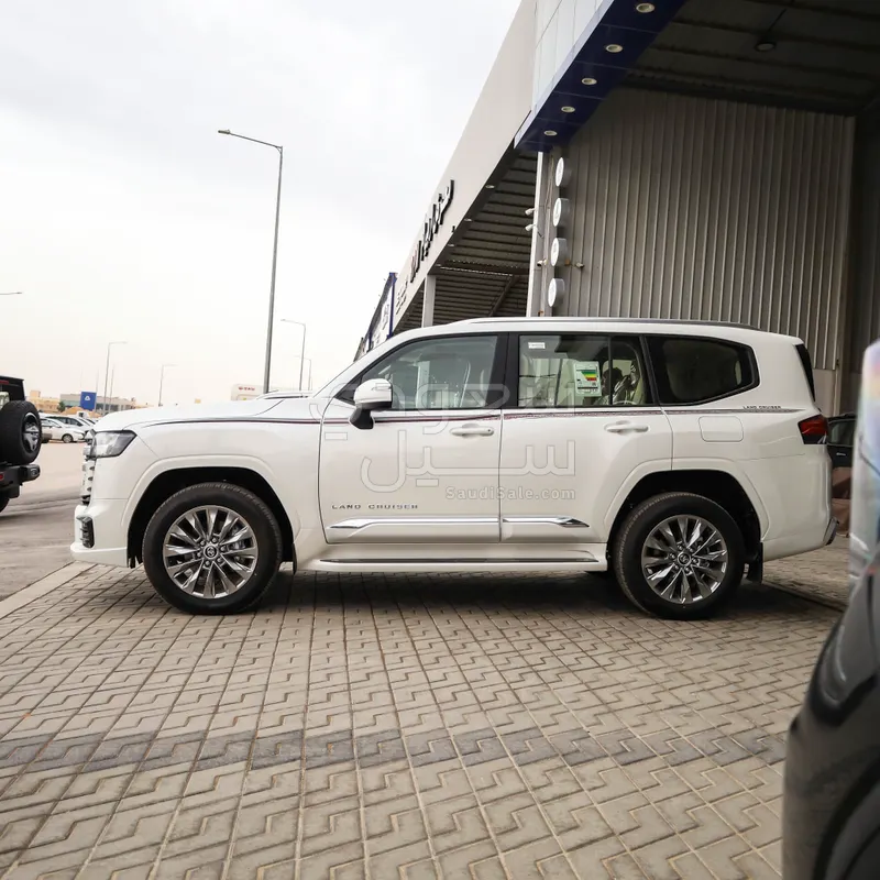 2026 تويوتا لاند كروزر جي اكس ار