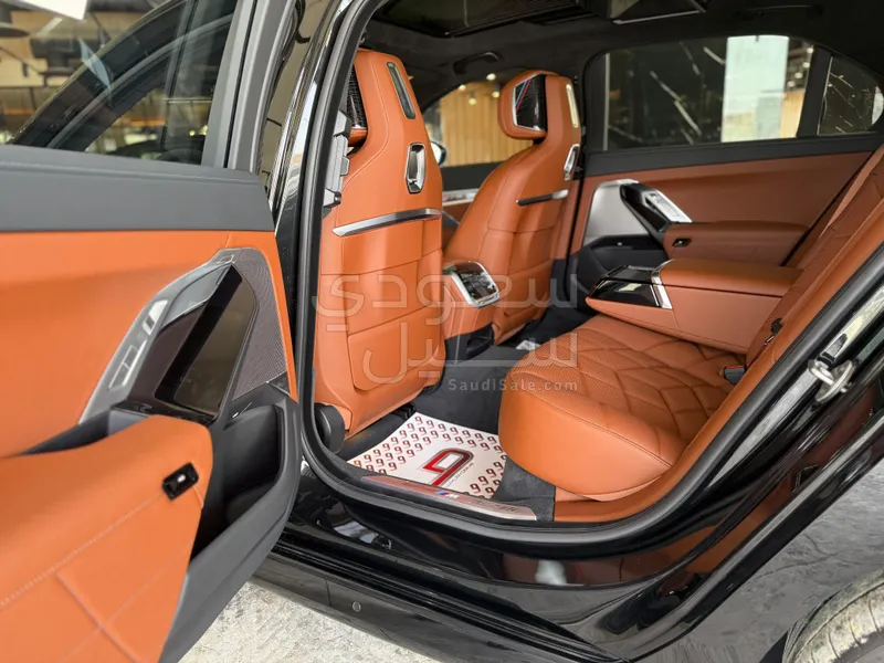 2025 BMW 7 Series 735i