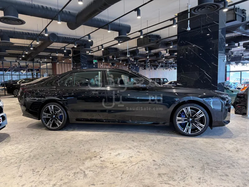2025 BMW 7 Series 735i