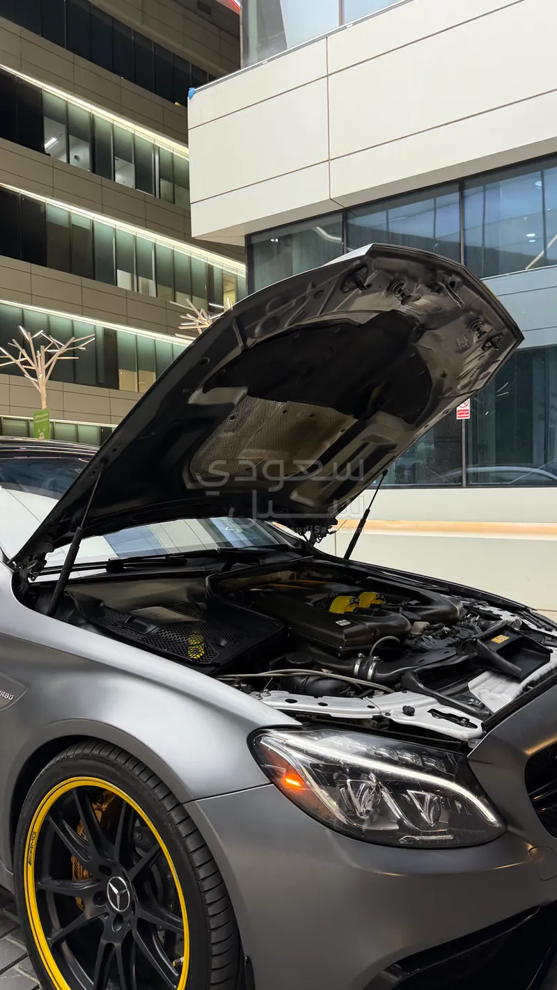 2017 مرسيدس - بنز سي الاصدار 1