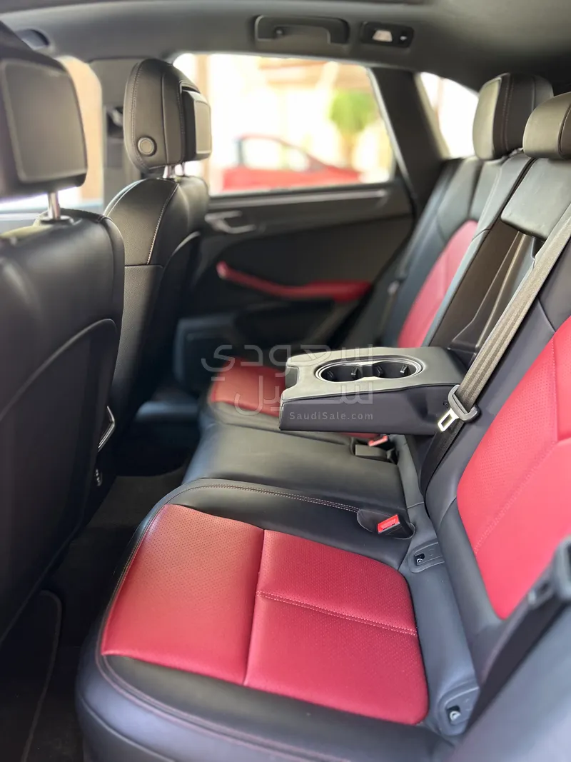 2025 بورش ماكان