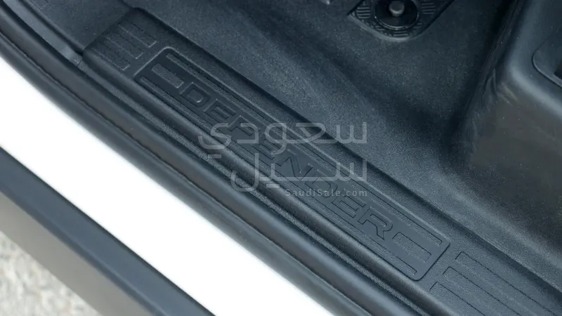 2025 لاند روفر ديفيندر 130 اكس