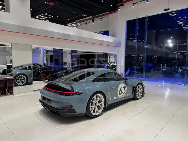 2024 بورش 911 اس تي