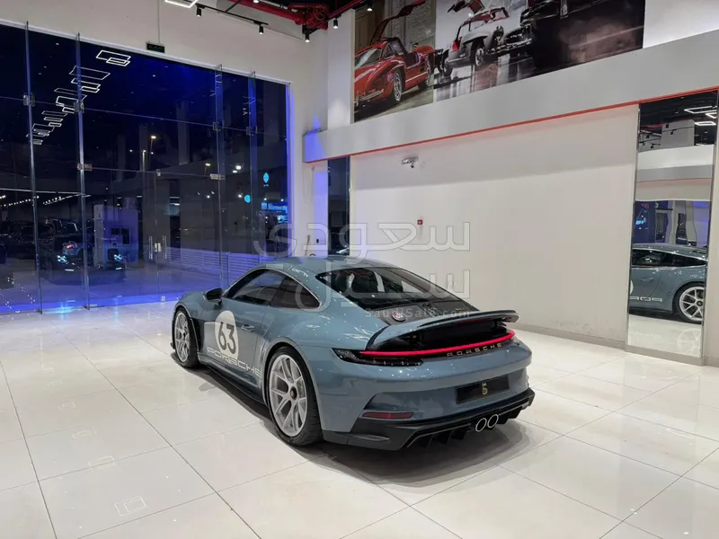 2024 بورش 911 اس تي