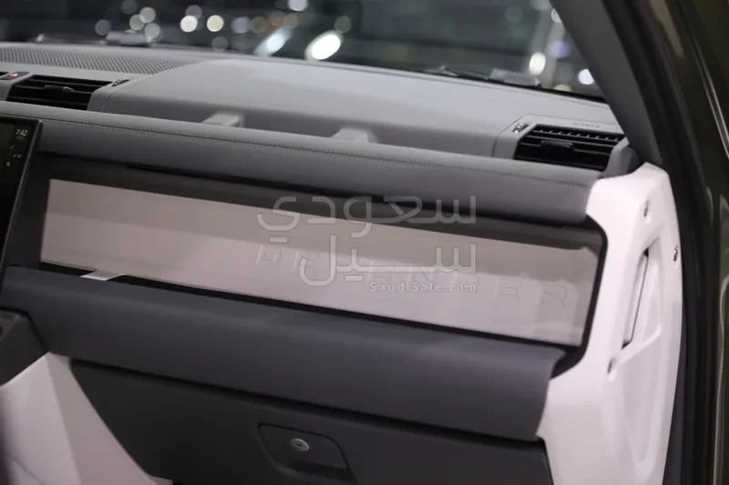 2026 لاند روفر ديفيندر اس اي