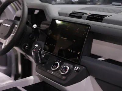 2026 لاند روفر ديفيندر اس اي