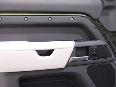 2026 لاند روفر ديفيندر اس اي