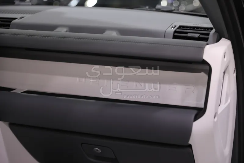 2026 لاند روفر ديفيندر اس اي