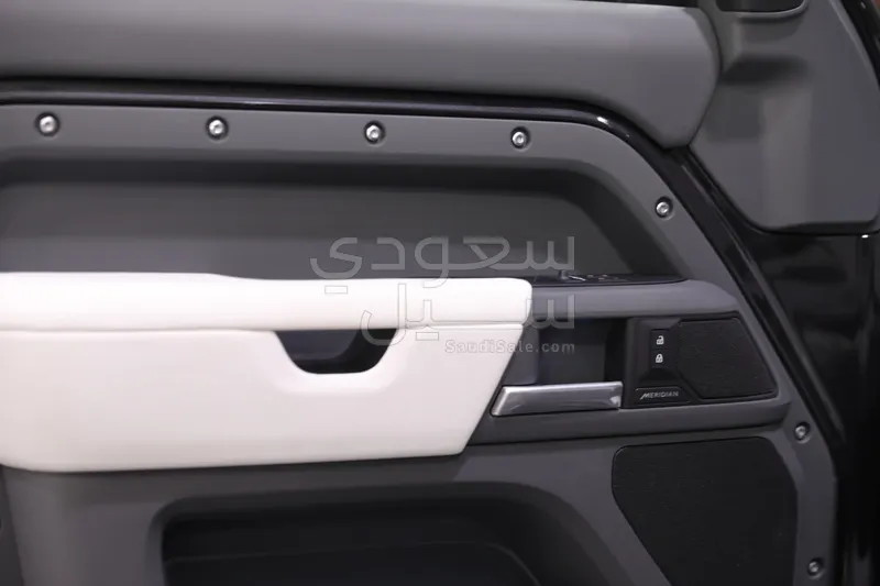 2026 لاند روفر ديفيندر اس اي