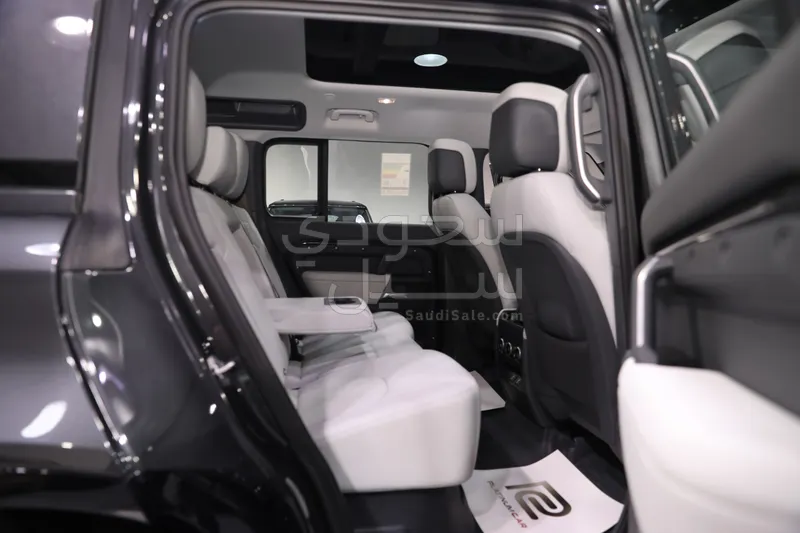 2026 لاند روفر ديفيندر اس اي