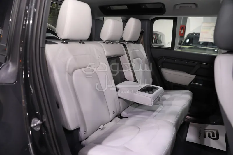 2026 لاند روفر ديفيندر اس اي