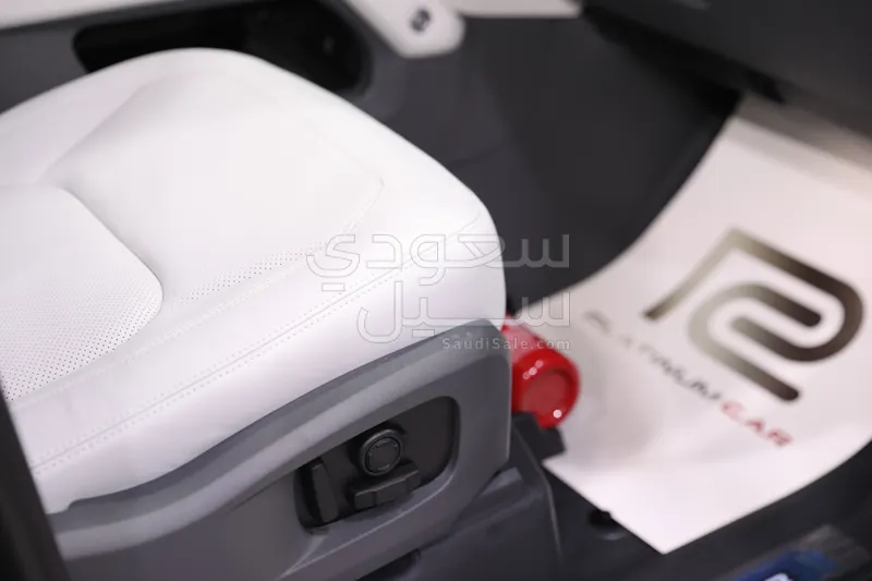 2026 لاند روفر ديفيندر اس اي