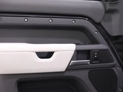 2026 لاند روفر ديفيندر اس اي