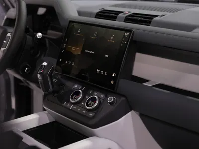 2026 لاند روفر ديفيندر اس اي