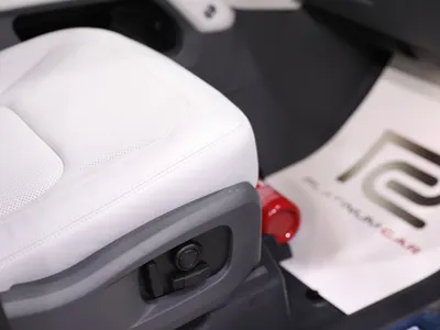 2026 لاند روفر ديفيندر اس اي